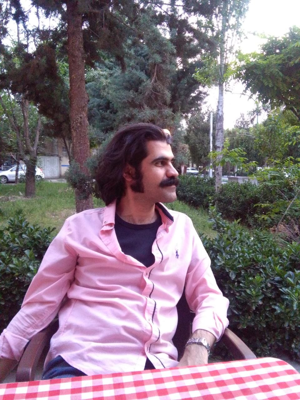 پرتره‌ی حسین رحمانی